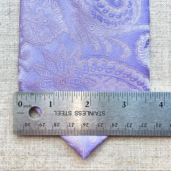 Donad Trump Lavender Paisley Pattern Silk Tie - Picture 2 of 5